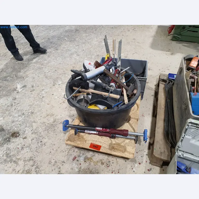 Holzbearbeitende- und metallbearbeitende Maschinen und Warenlager eines Fertighausherstellers -1