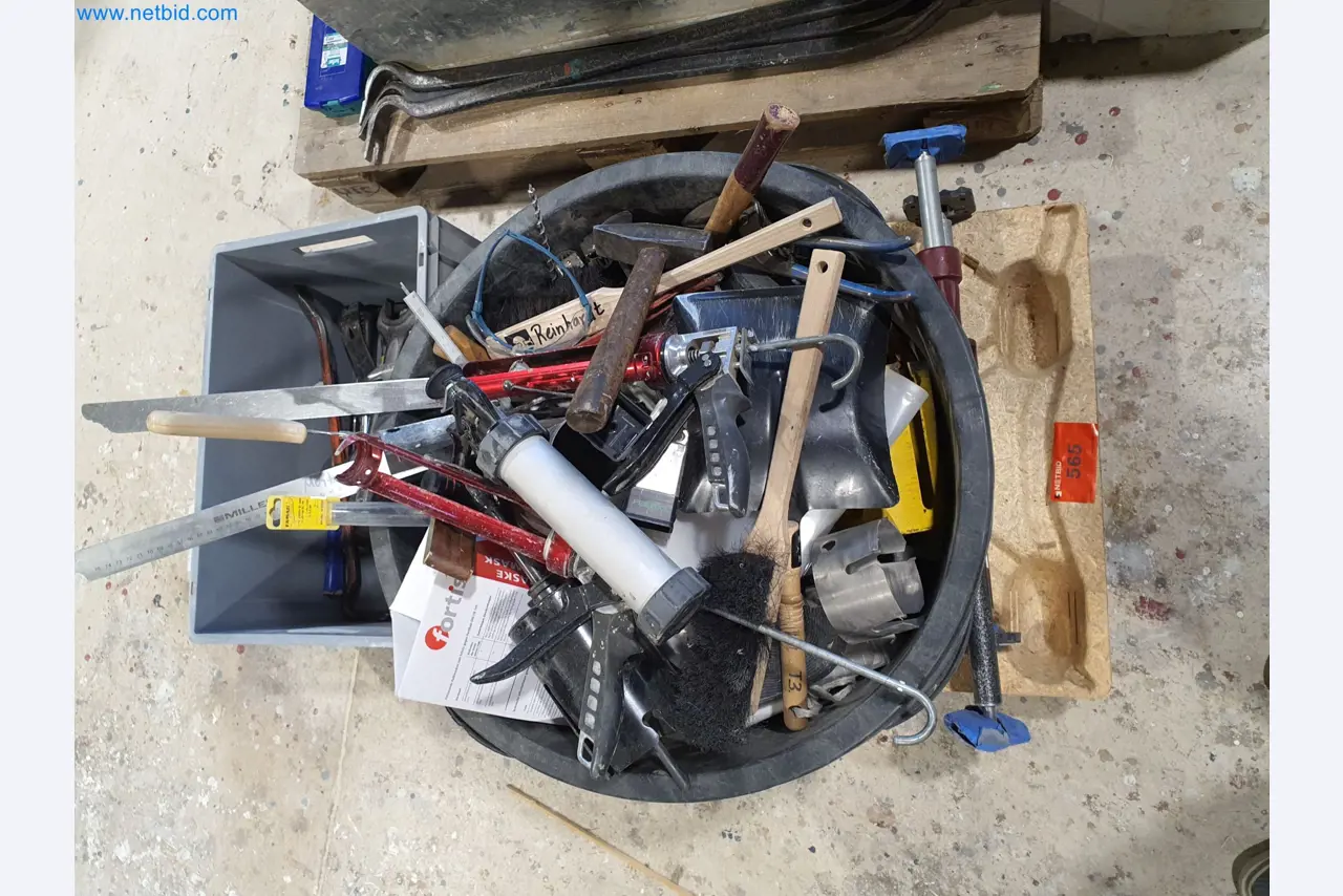 Holzbearbeitende- und metallbearbeitende Maschinen und Warenlager eines Fertighausherstellers -2