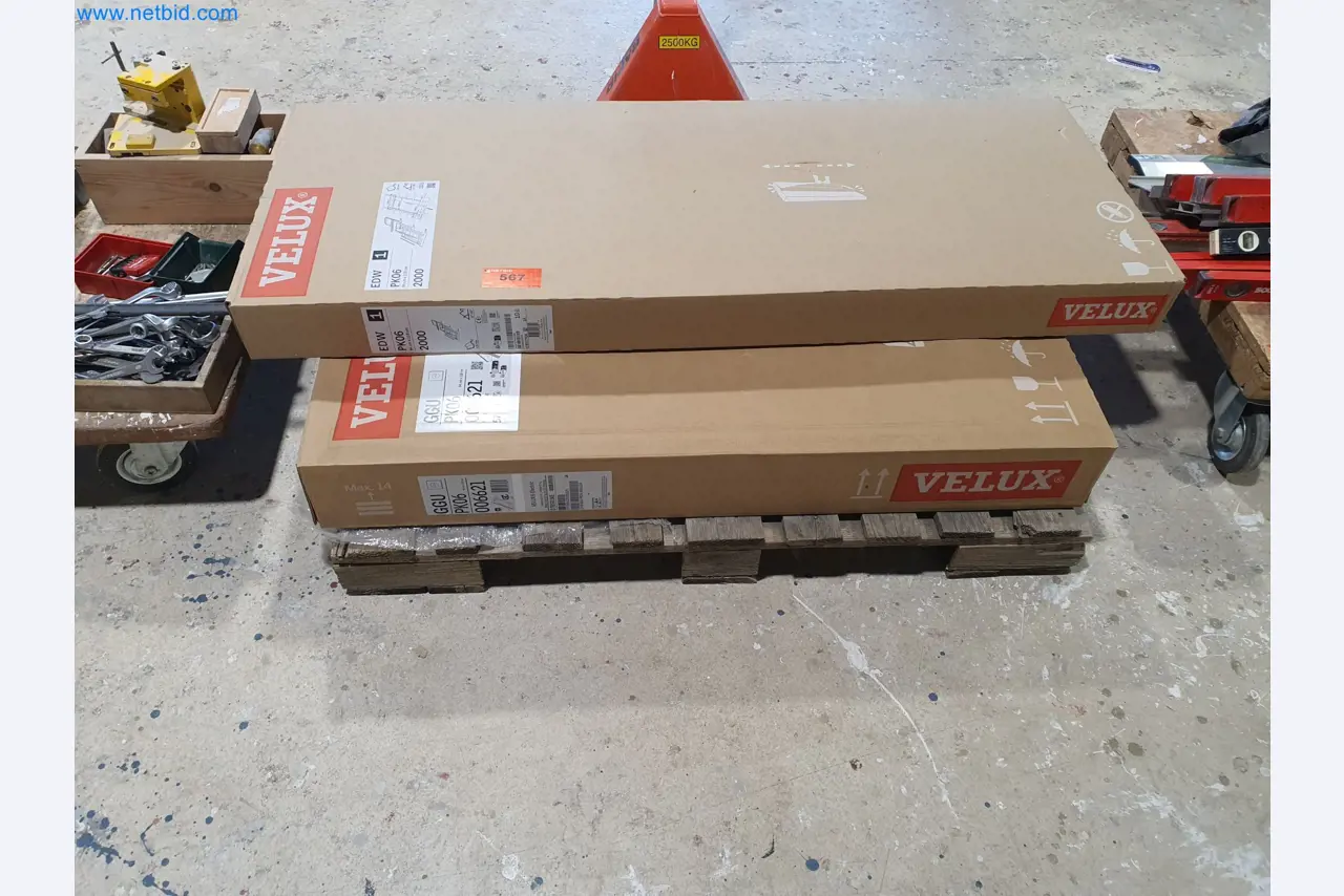 Holzbearbeitende- und metallbearbeitende Maschinen und Warenlager eines Fertighausherstellers -1