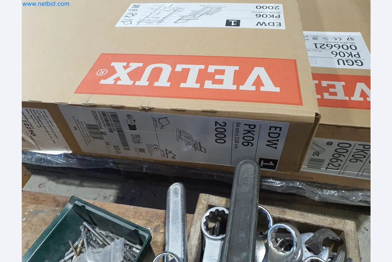 Holzbearbeitende- und metallbearbeitende Maschinen und Warenlager eines Fertighausherstellers -2