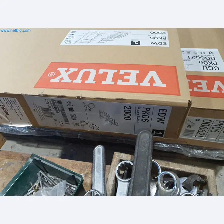 Holzbearbeitende- und metallbearbeitende Maschinen und Warenlager eines Fertighausherstellers -2