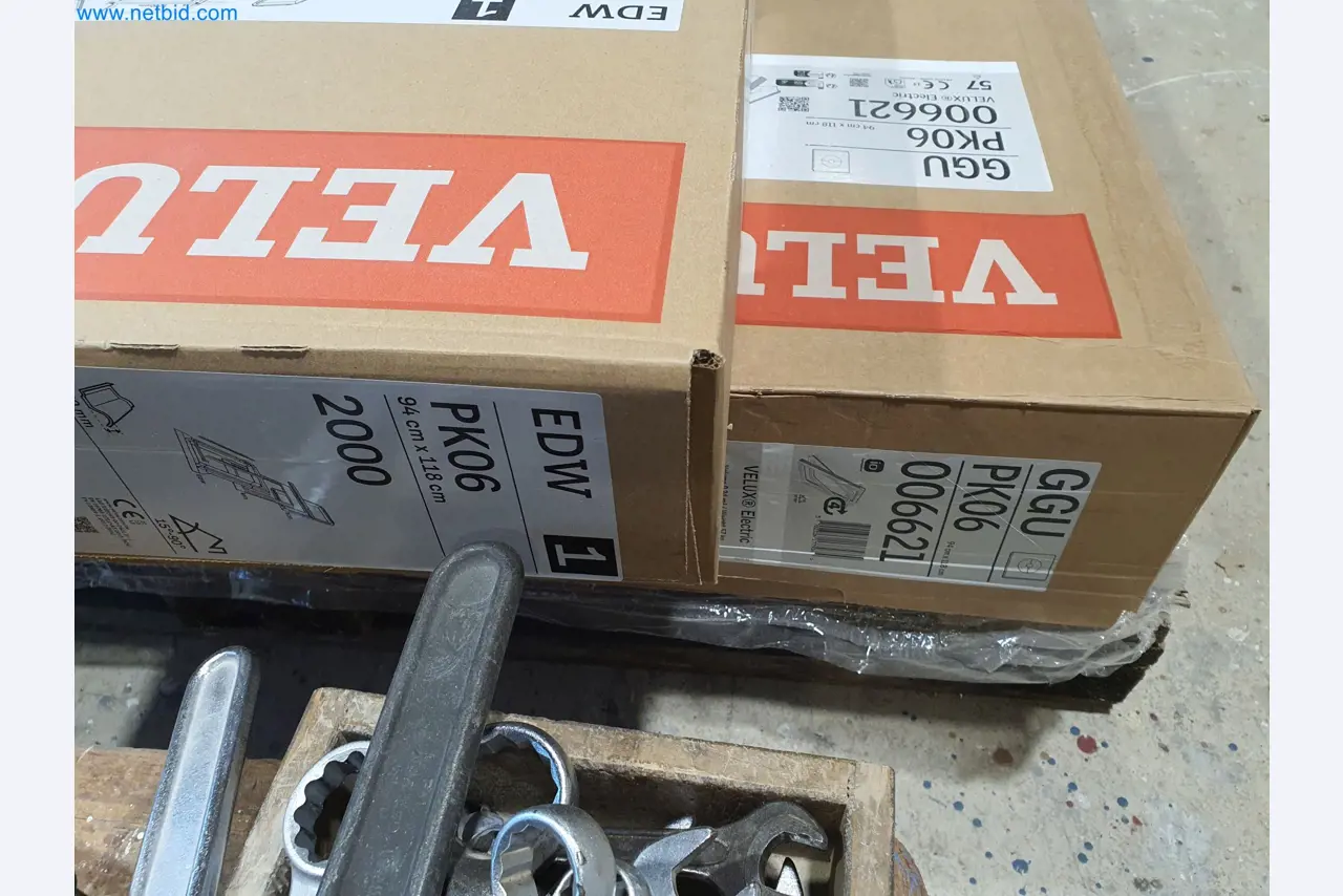 Holzbearbeitende- und metallbearbeitende Maschinen und Warenlager eines Fertighausherstellers -3