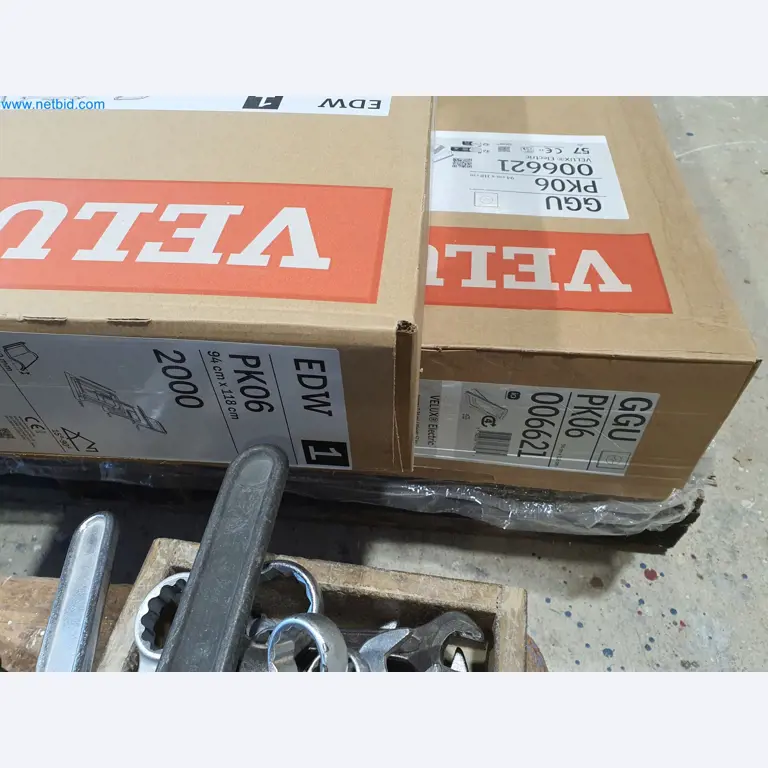 Holzbearbeitende- und metallbearbeitende Maschinen und Warenlager eines Fertighausherstellers -3