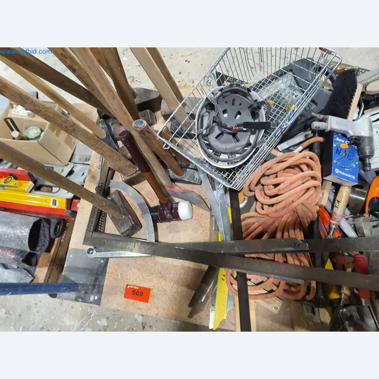 Holzbearbeitende- und metallbearbeitende Maschinen und Warenlager eines Fertighausherstellers -3