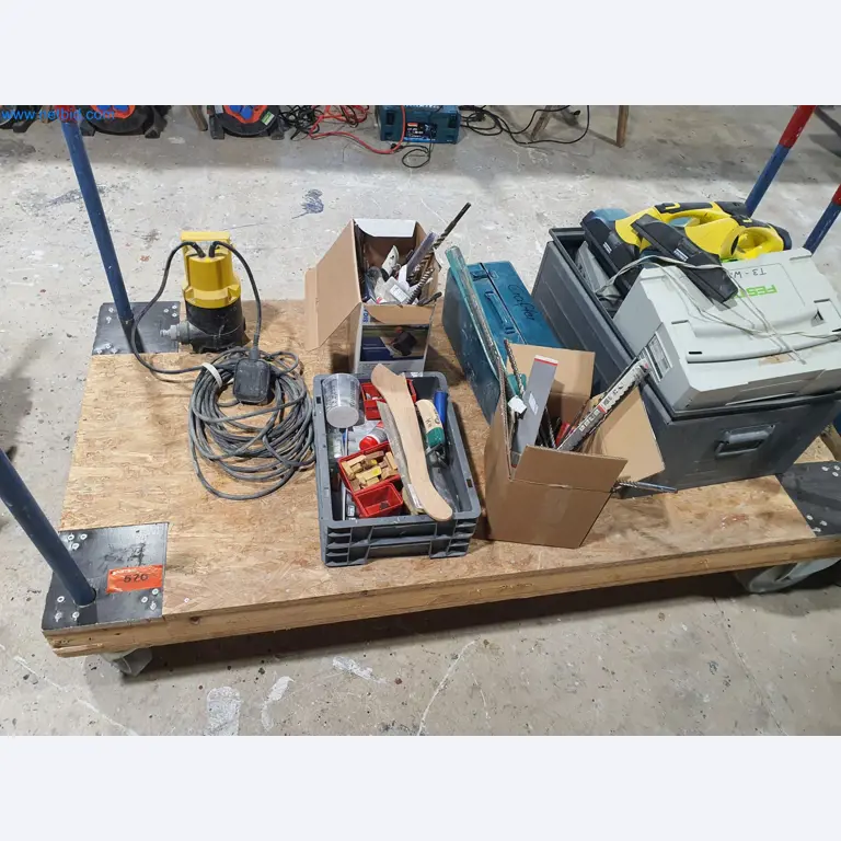 Dřevoobráběcí a kovoobráběcí stroje a sklad výrobce montovaných domů-1