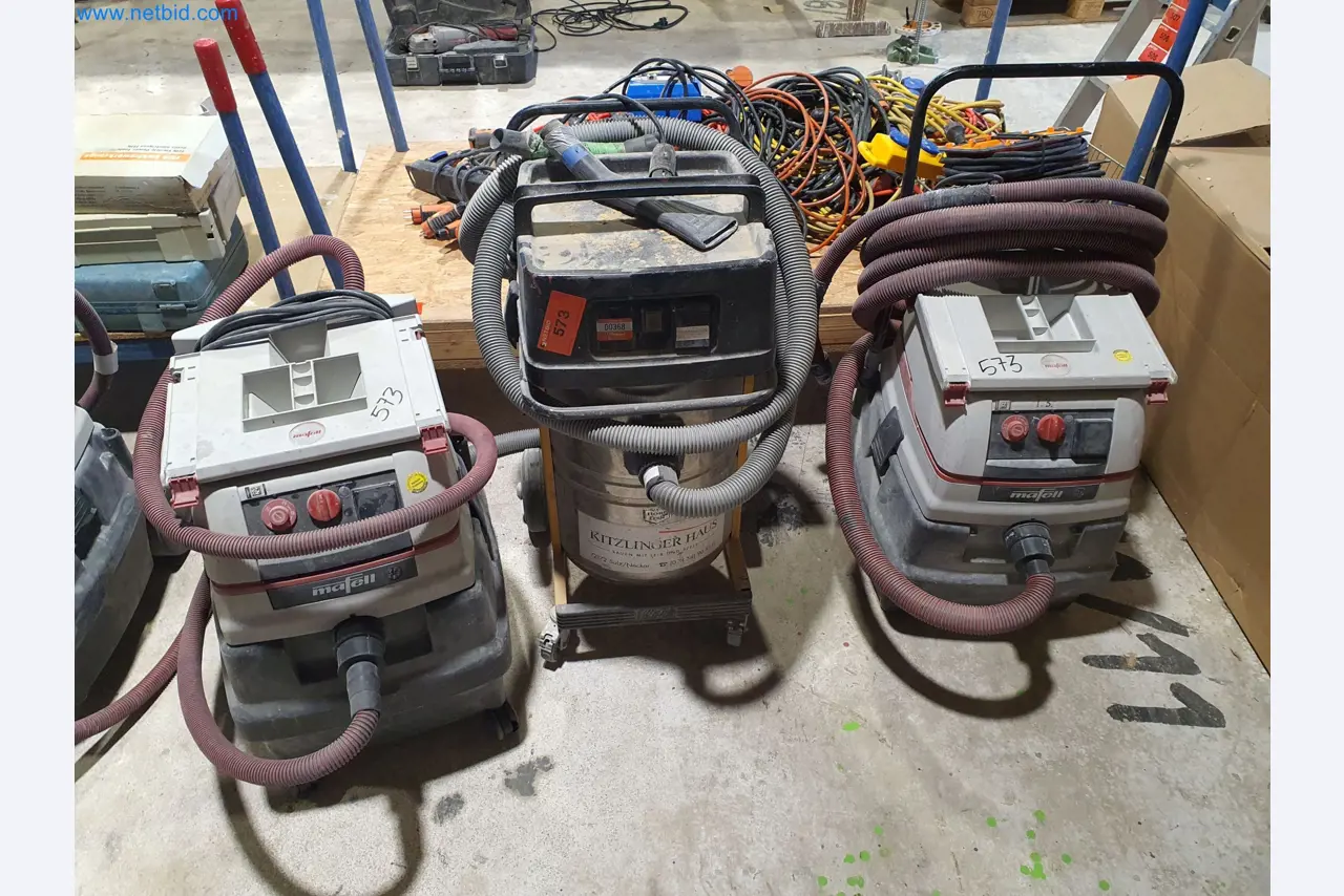 Holzbearbeitende- und metallbearbeitende Maschinen und Warenlager eines Fertighausherstellers -1