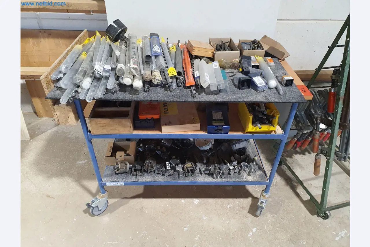 Holzbearbeitende- und metallbearbeitende Maschinen und Warenlager eines Fertighausherstellers -1