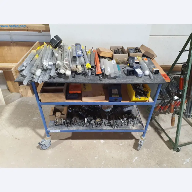 Holzbearbeitende- und metallbearbeitende Maschinen und Warenlager eines Fertighausherstellers -1