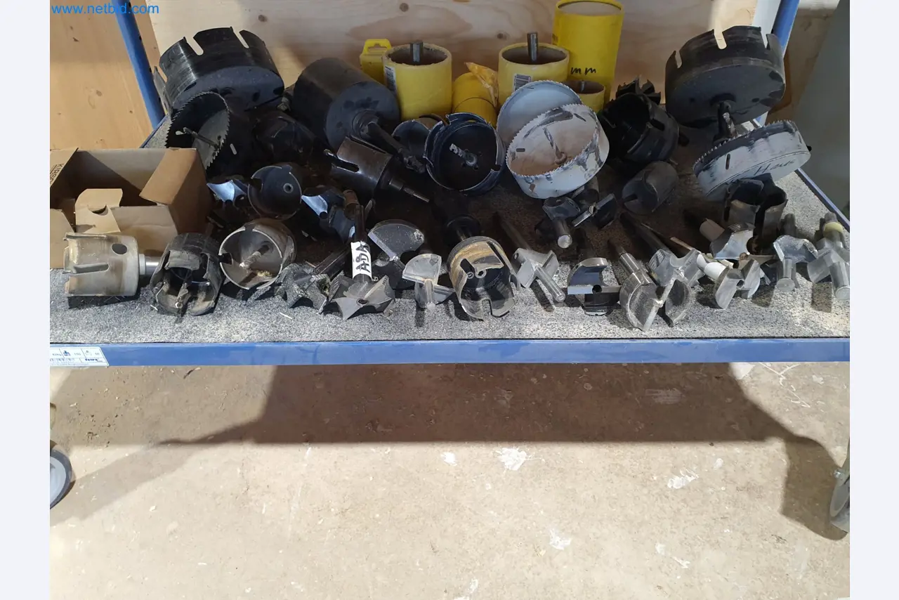 Holzbearbeitende- und metallbearbeitende Maschinen und Warenlager eines Fertighausherstellers -2