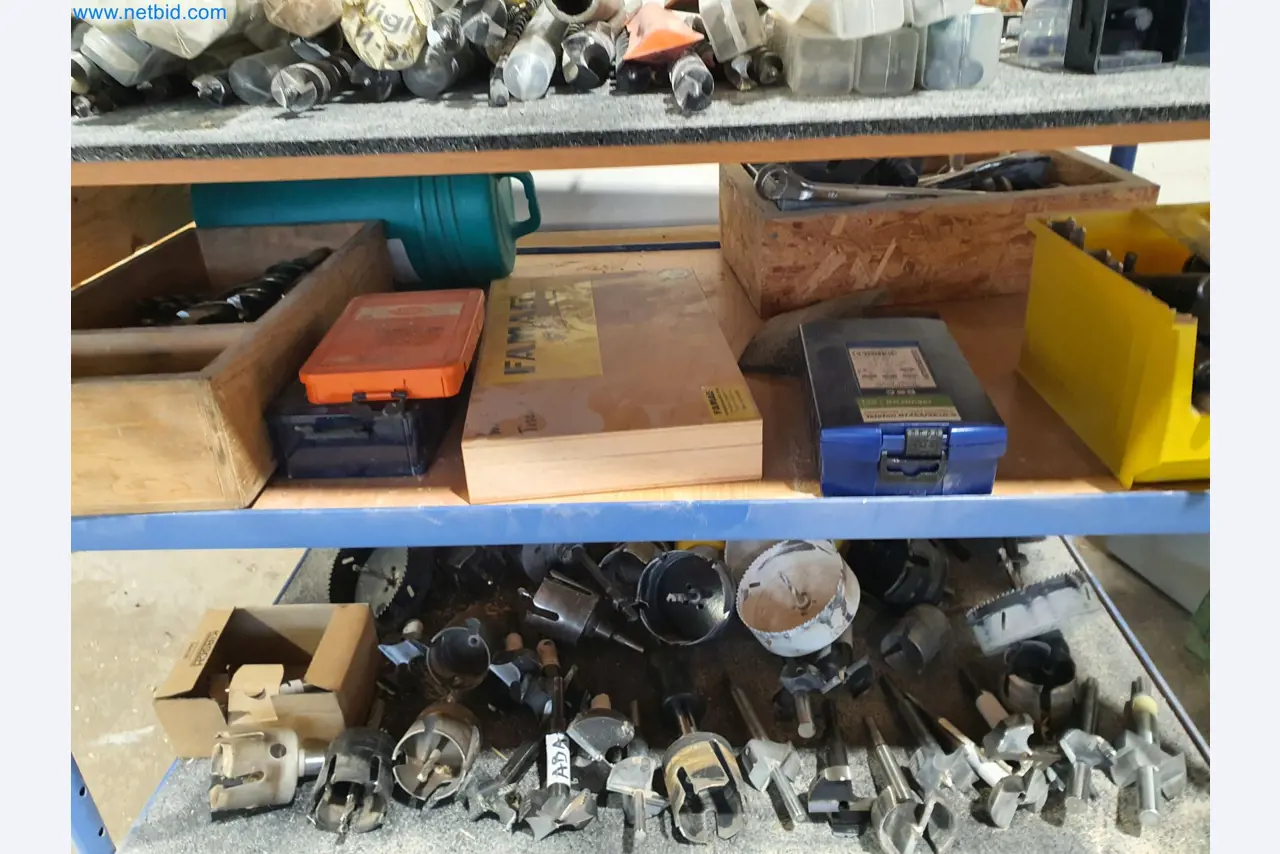 Holzbearbeitende- und metallbearbeitende Maschinen und Warenlager eines Fertighausherstellers -3