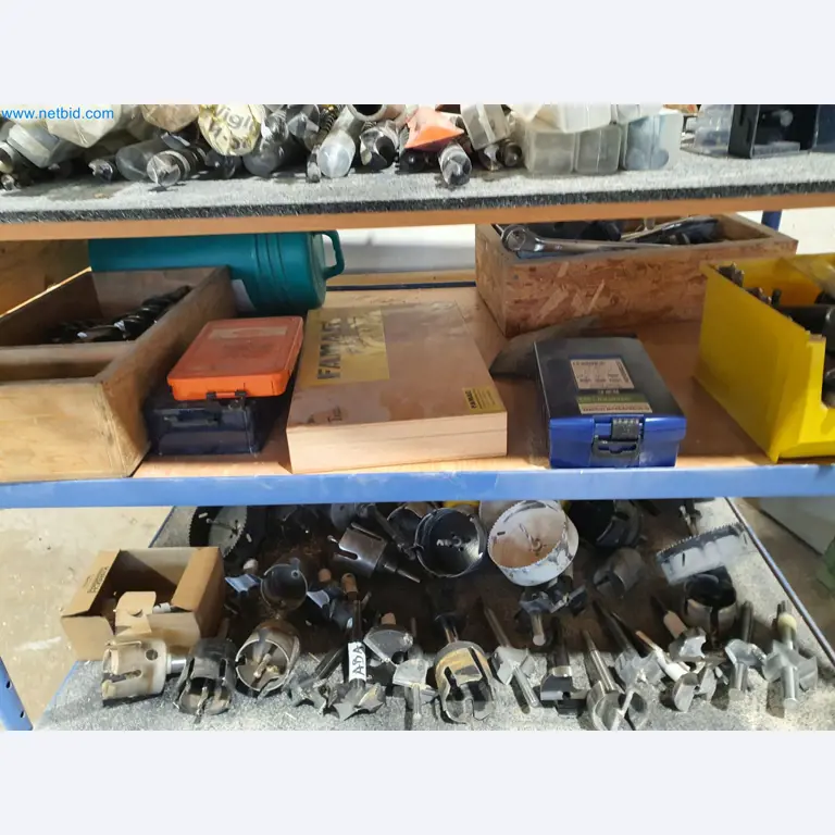 Holzbearbeitende- und metallbearbeitende Maschinen und Warenlager eines Fertighausherstellers -3