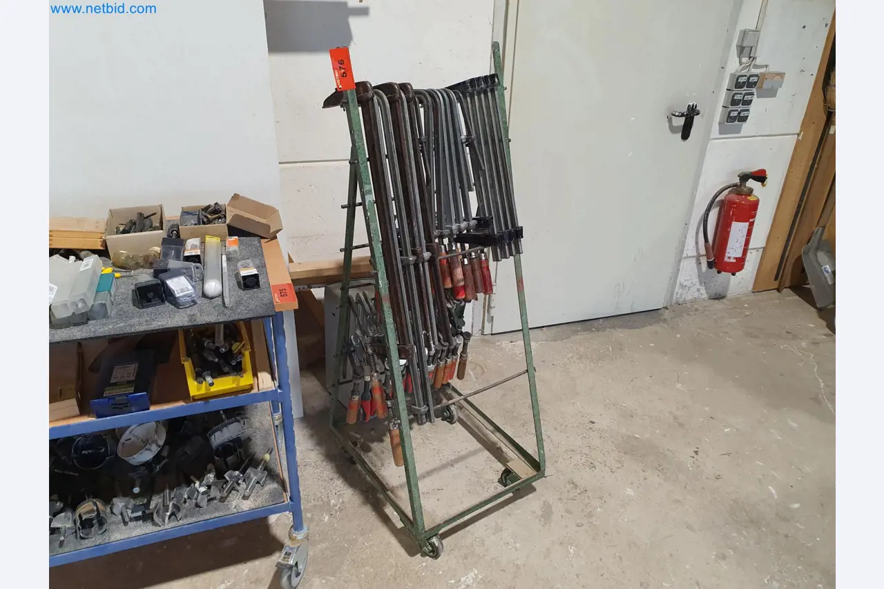 Holzbearbeitende- und metallbearbeitende Maschinen und Warenlager eines Fertighausherstellers -1