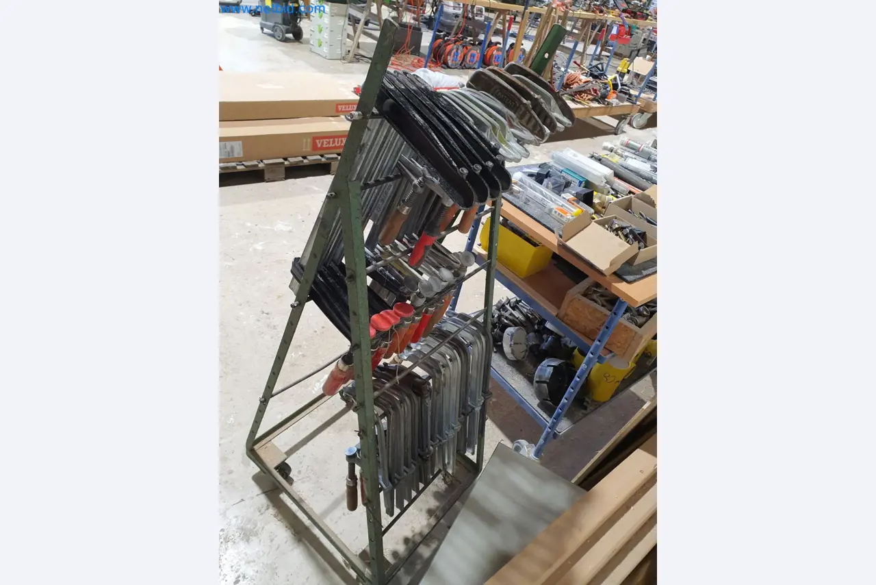 Holzbearbeitende- und metallbearbeitende Maschinen und Warenlager eines Fertighausherstellers -2