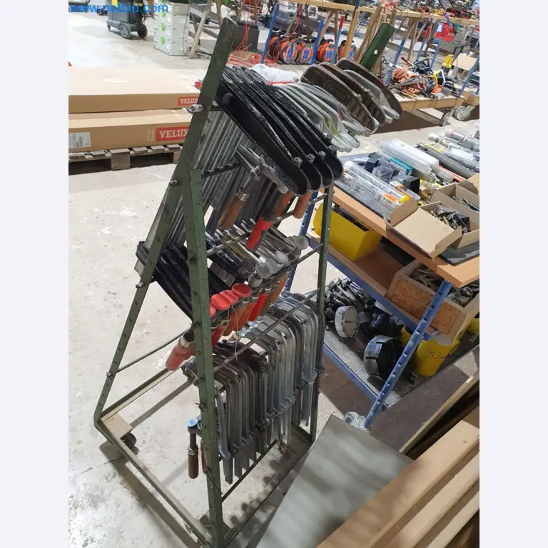 Holzbearbeitende- und metallbearbeitende Maschinen und Warenlager eines Fertighausherstellers -2