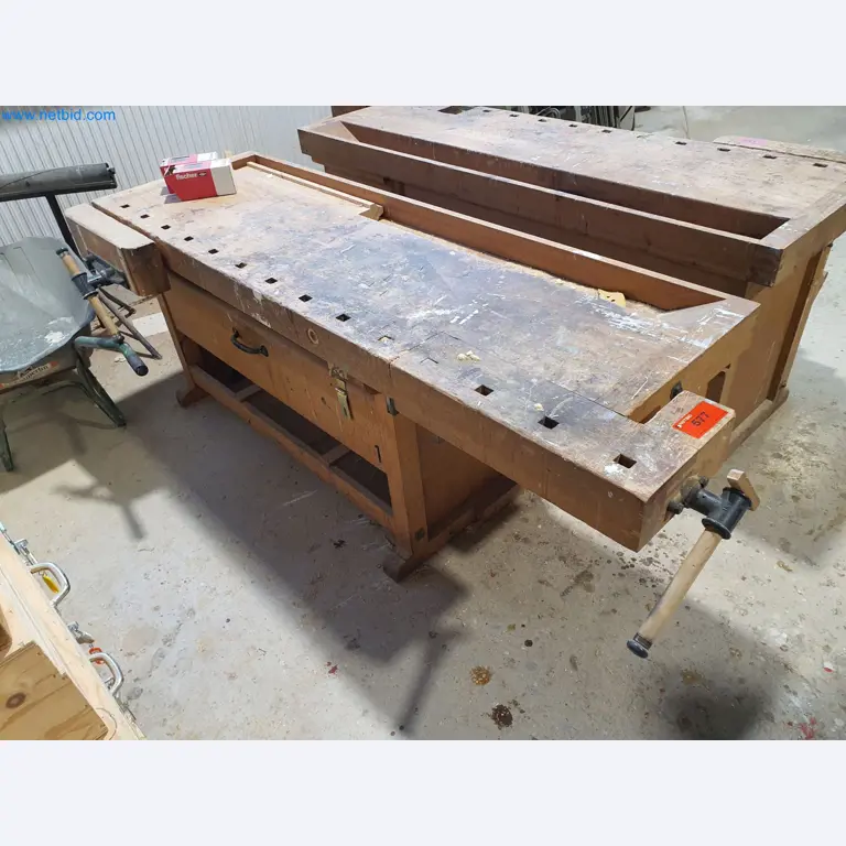 Dřevoobráběcí a kovoobráběcí stroje a sklad výrobce montovaných domů-1