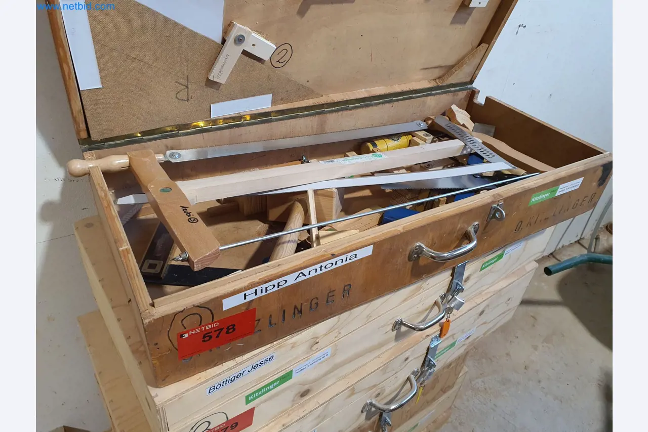 Holzbearbeitende- und metallbearbeitende Maschinen und Warenlager eines Fertighausherstellers -1