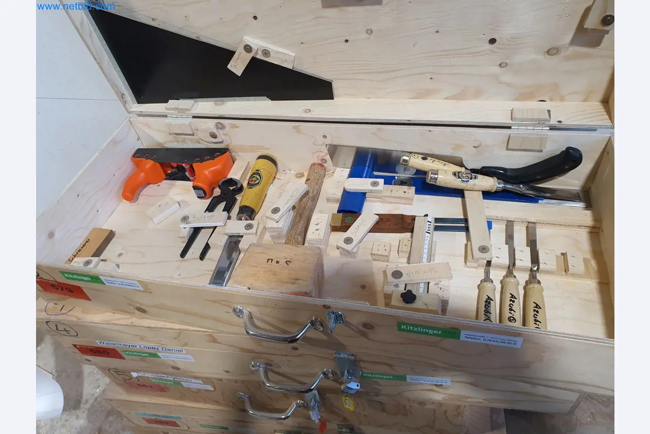 Holzbearbeitende- und metallbearbeitende Maschinen und Warenlager eines Fertighausherstellers -1