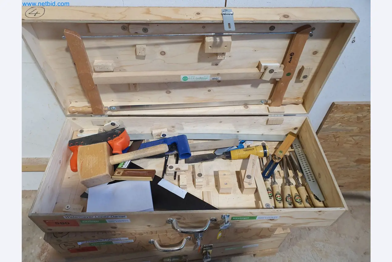 Holzbearbeitende- und metallbearbeitende Maschinen und Warenlager eines Fertighausherstellers -1