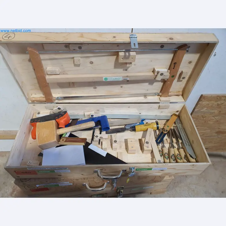 Holzbearbeitende- und metallbearbeitende Maschinen und Warenlager eines Fertighausherstellers -1