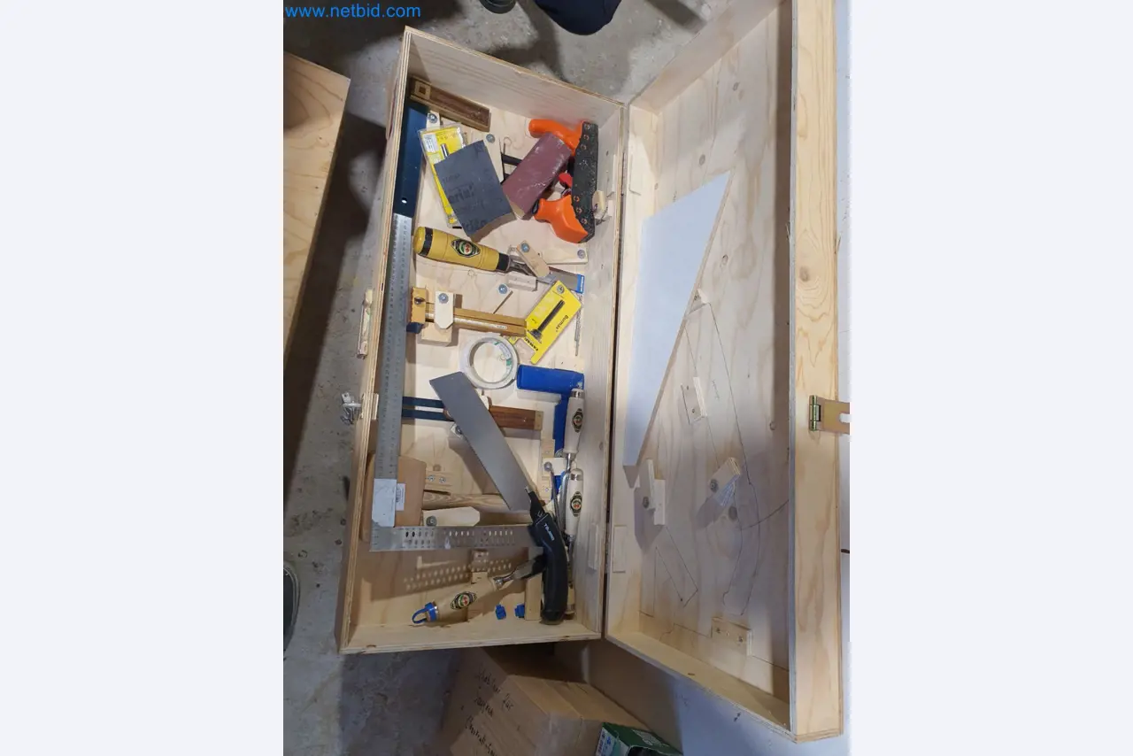 Holzbearbeitende- und metallbearbeitende Maschinen und Warenlager eines Fertighausherstellers -1