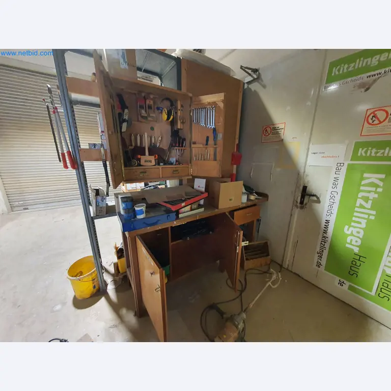 Holzbearbeitende- und metallbearbeitende Maschinen und Warenlager eines Fertighausherstellers -1