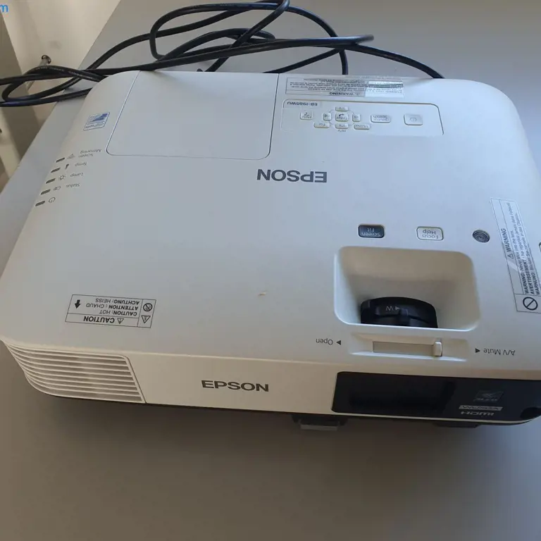 2 LCD-Projektor Epson H619B