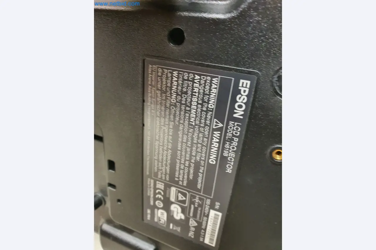 Holzbearbeitende- und metallbearbeitende Maschinen und Warenlager eines Fertighausherstellers -2