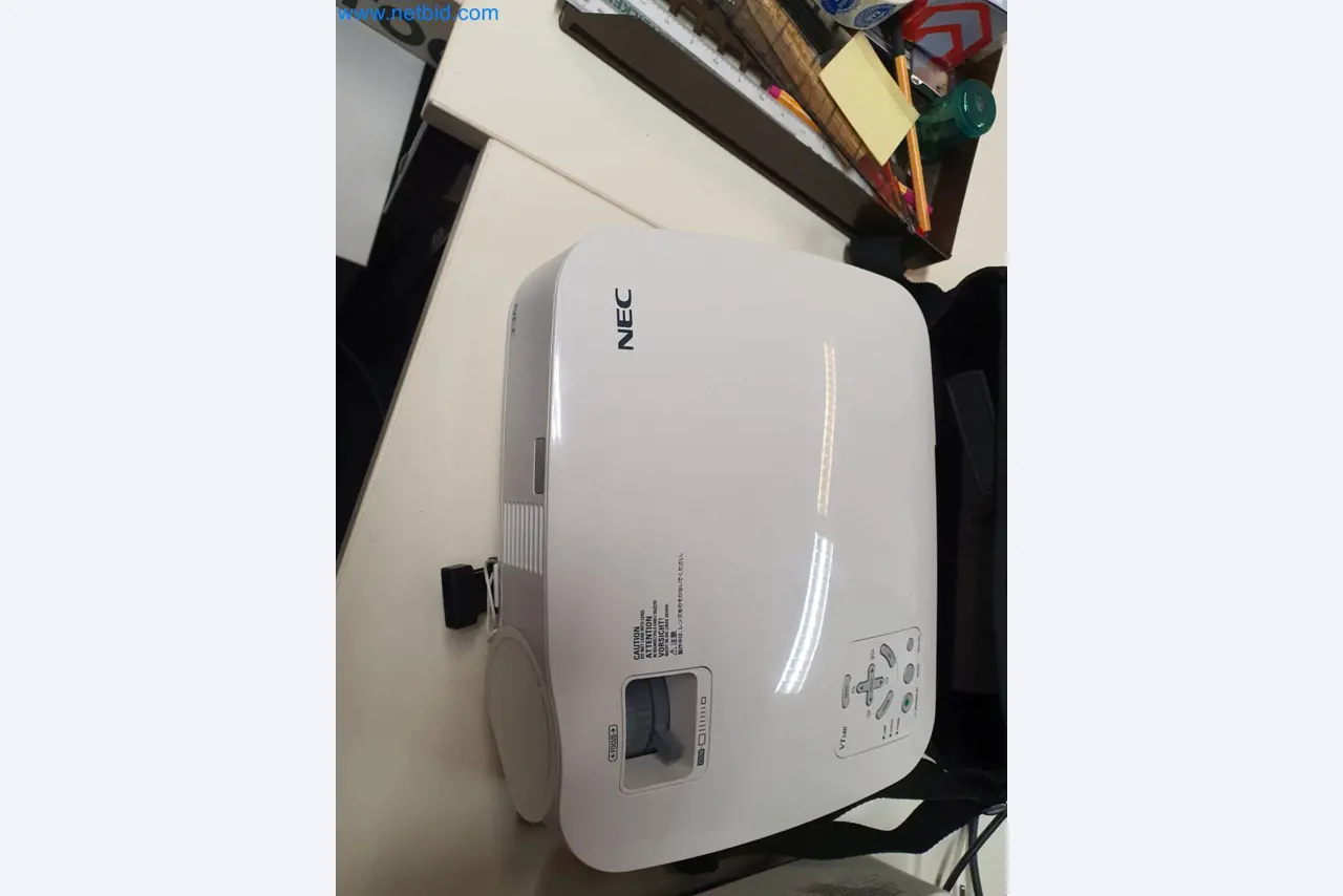 Holzbearbeitende- und metallbearbeitende Maschinen und Warenlager eines Fertighausherstellers -3