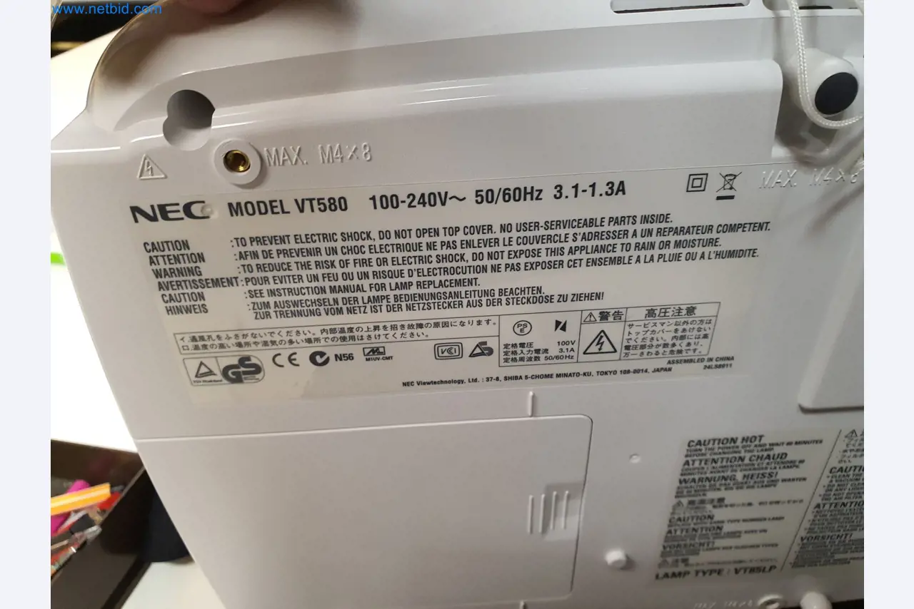 Holzbearbeitende- und metallbearbeitende Maschinen und Warenlager eines Fertighausherstellers -4