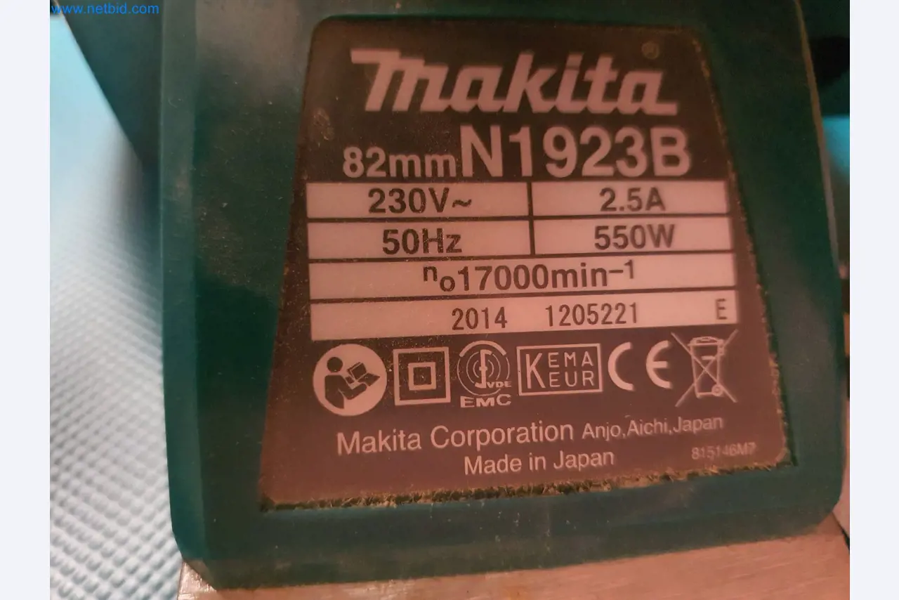 Holzbearbeitende- und metallbearbeitende Maschinen und Warenlager eines Fertighausherstellers -2