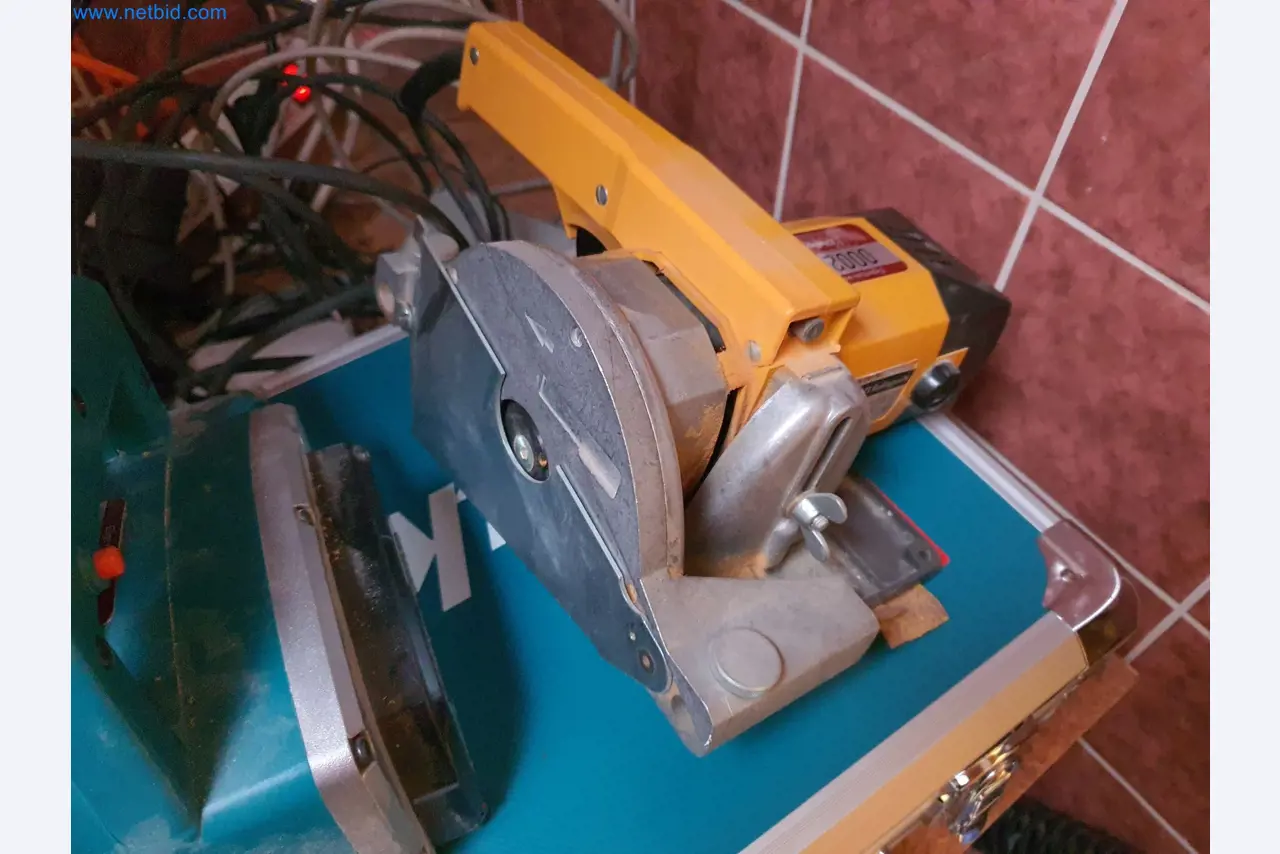 Holzbearbeitende- und metallbearbeitende Maschinen und Warenlager eines Fertighausherstellers -4