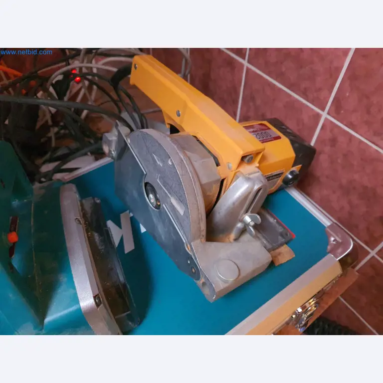 Holzbearbeitende- und metallbearbeitende Maschinen und Warenlager eines Fertighausherstellers -4