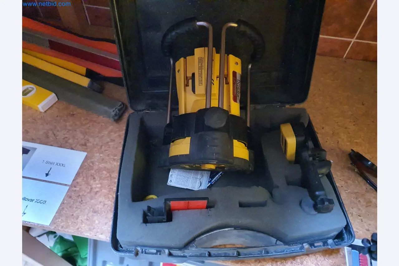 Holzbearbeitende- und metallbearbeitende Maschinen und Warenlager eines Fertighausherstellers -2