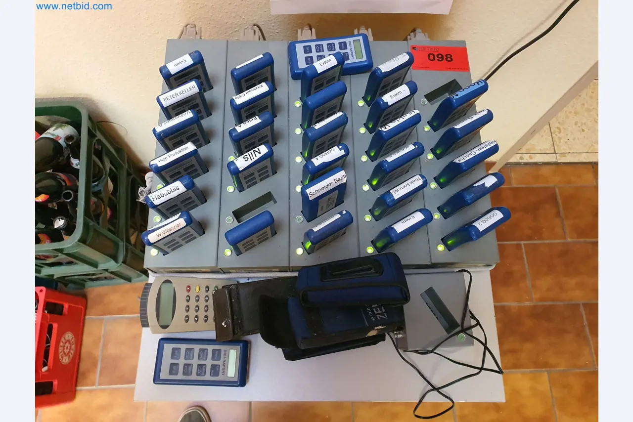 Holzbearbeitende- und metallbearbeitende Maschinen und Warenlager eines Fertighausherstellers -1