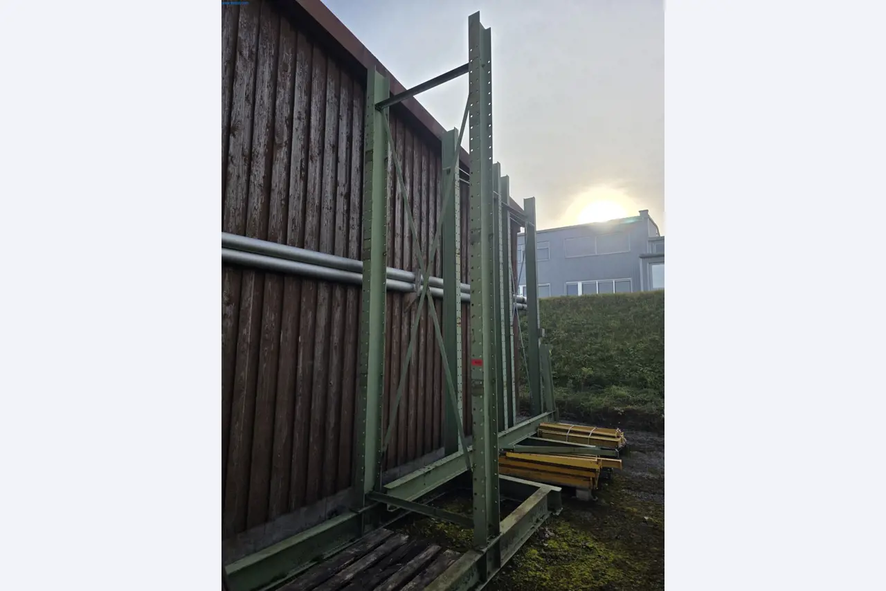 Maszyny do obróbki drewna i metalu oraz magazyn producenta domów prefabrykowanych-3