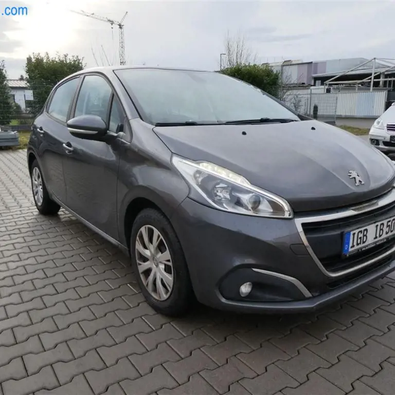 PKW Peugeot 208