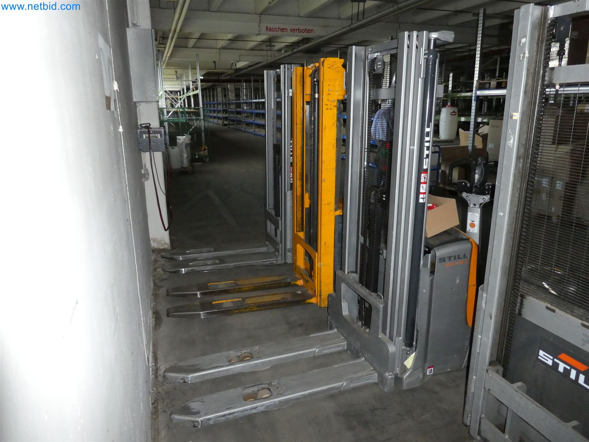 Equipamento operacional, de escritório e comercial para uma empresa de venda por correspondência em linha-1