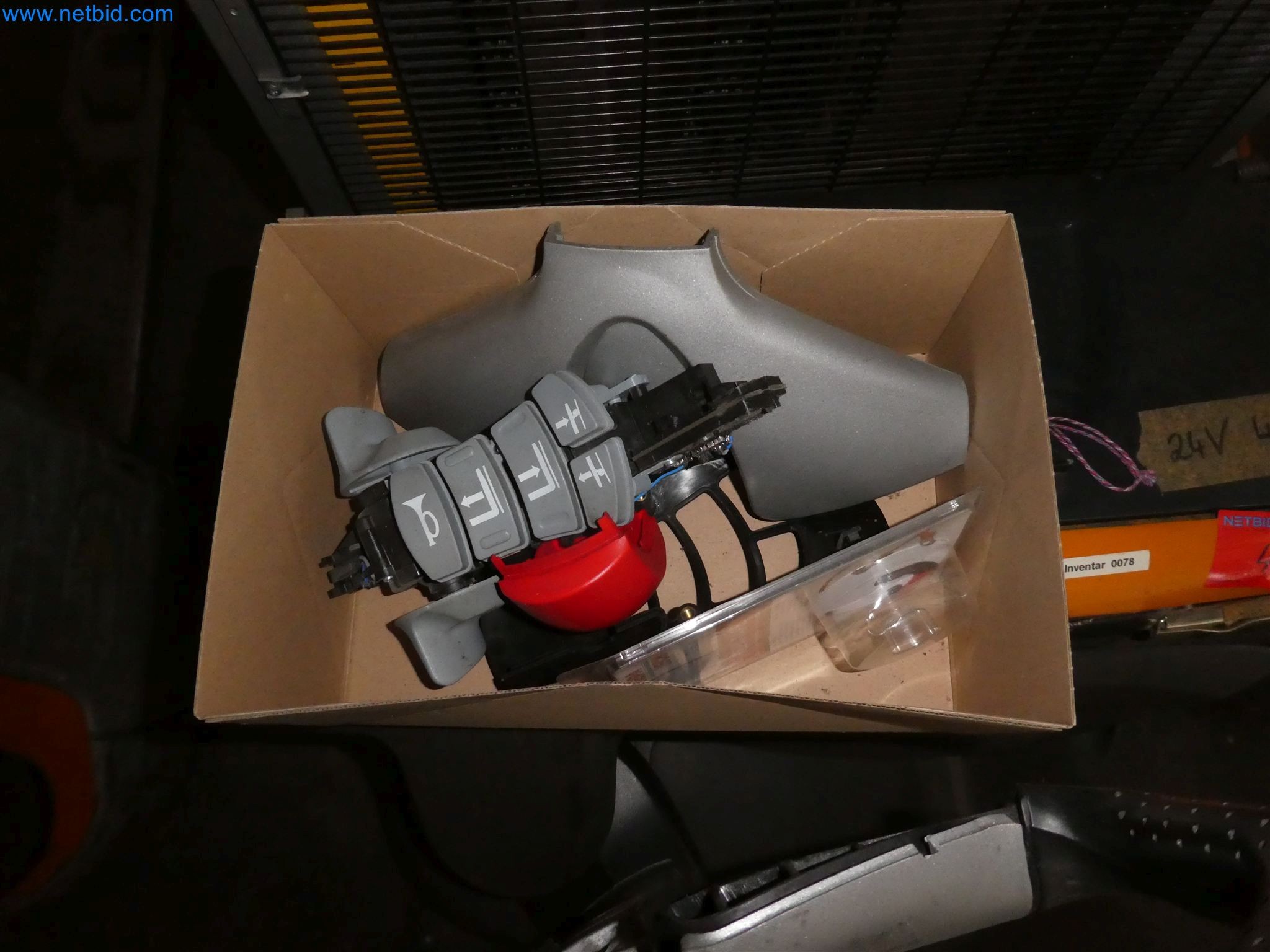 Equipamento operacional, de escritório e comercial para uma empresa de venda por correspondência em linha-4