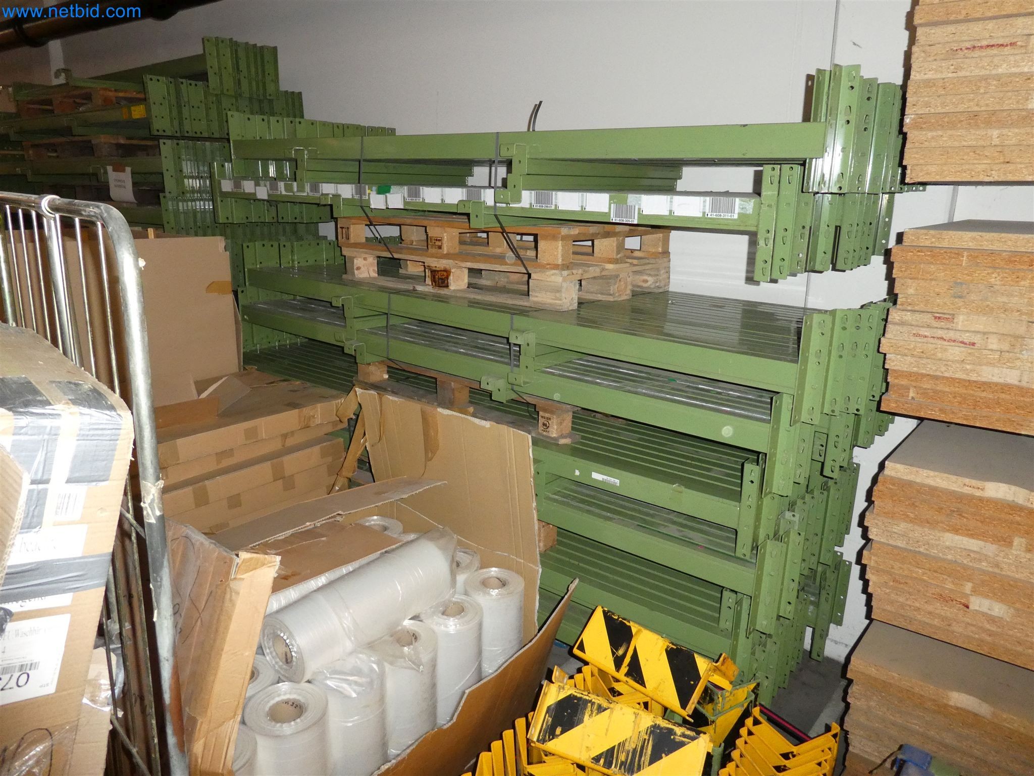 Equipamento operacional, de escritório e comercial para uma empresa de venda por correspondência em linha-13