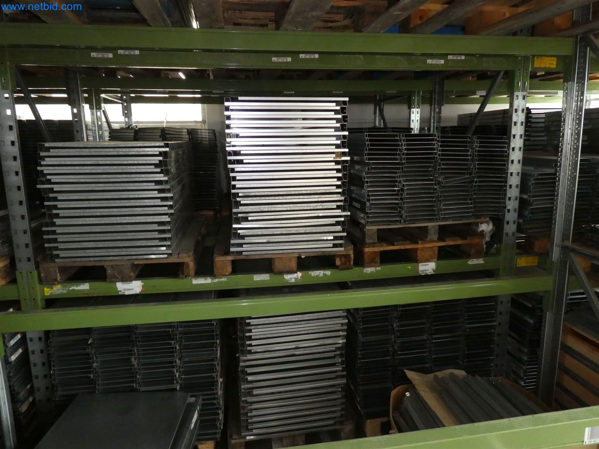 Equipamento operacional, de escritório e comercial para uma empresa de venda por correspondência em linha-2