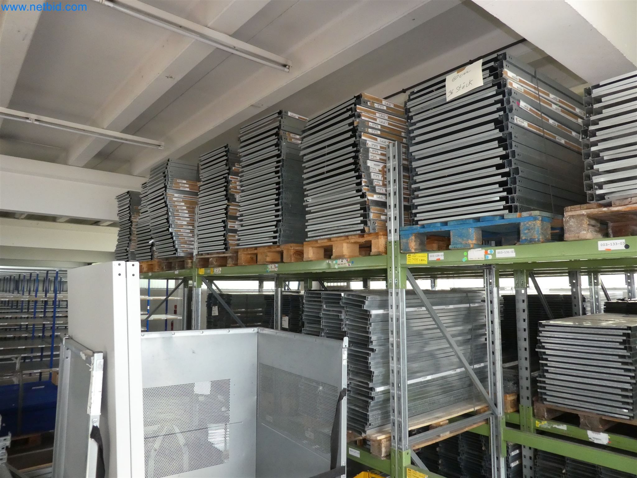 Equipamento operacional, de escritório e comercial para uma empresa de venda por correspondência em linha-3