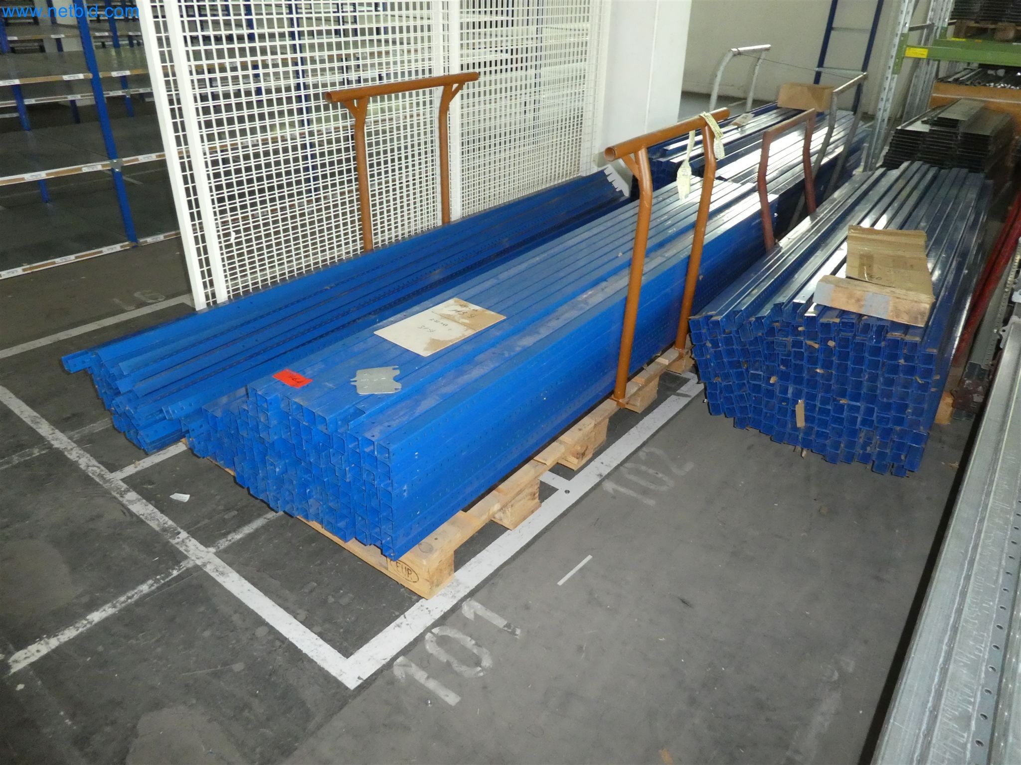 Equipamento operacional, de escritório e comercial para uma empresa de venda por correspondência em linha-8