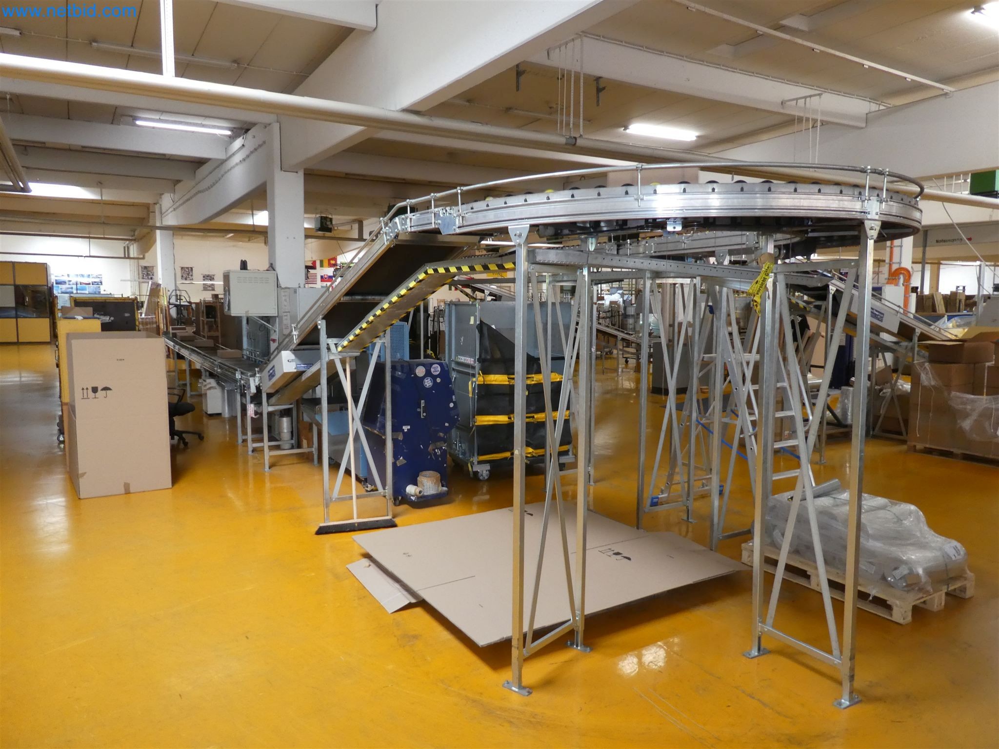 Equipamiento operativo, de oficina y comercial para una empresa de venta por correo en línea-3