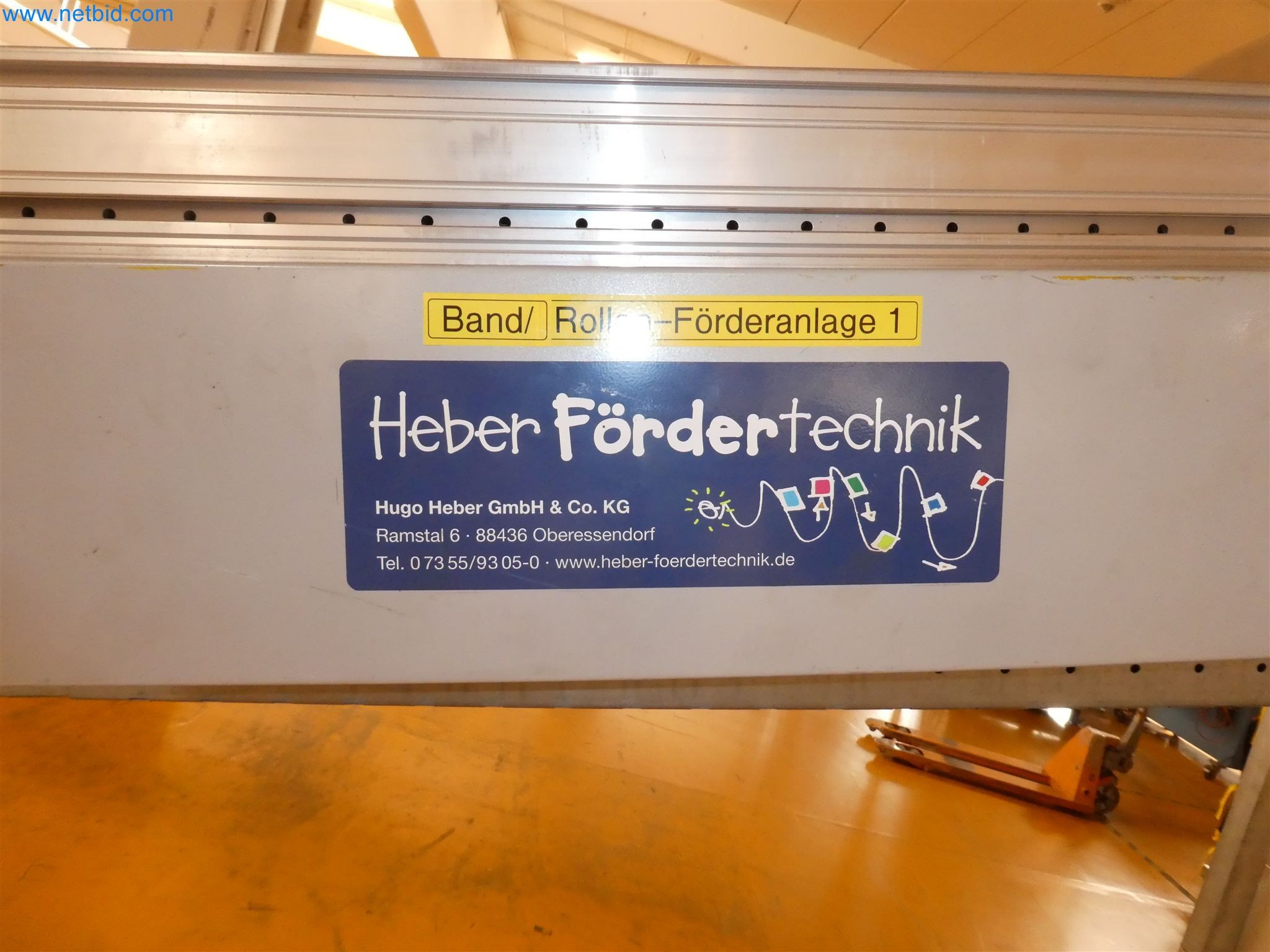 Equipamiento operativo, de oficina y comercial para una empresa de venta por correo en línea-4