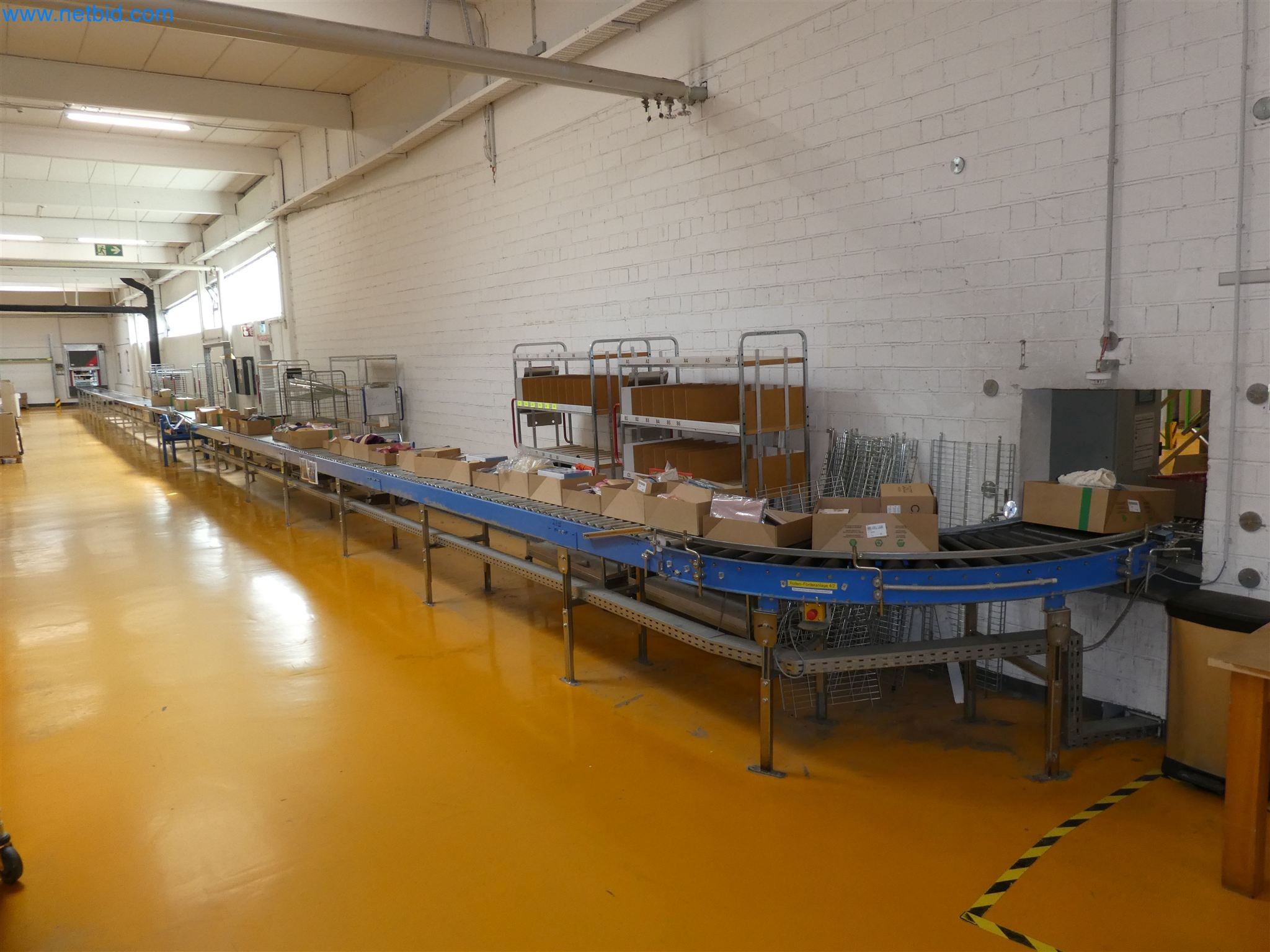 Equipamiento operativo, de oficina y comercial para una empresa de venta por correo en línea-5