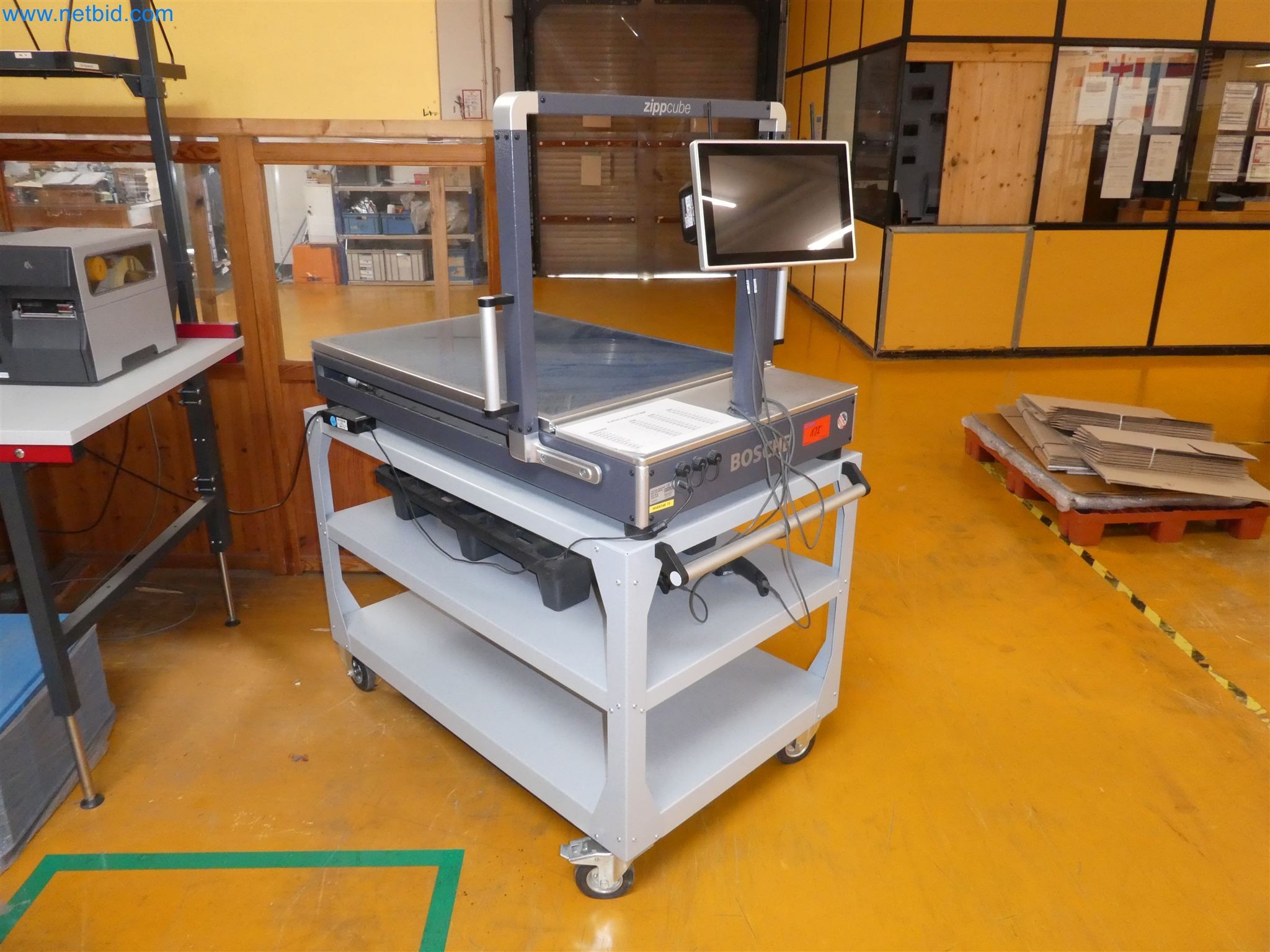 Equipamento operacional, de escritório e comercial para uma empresa de venda por correspondência em linha-3