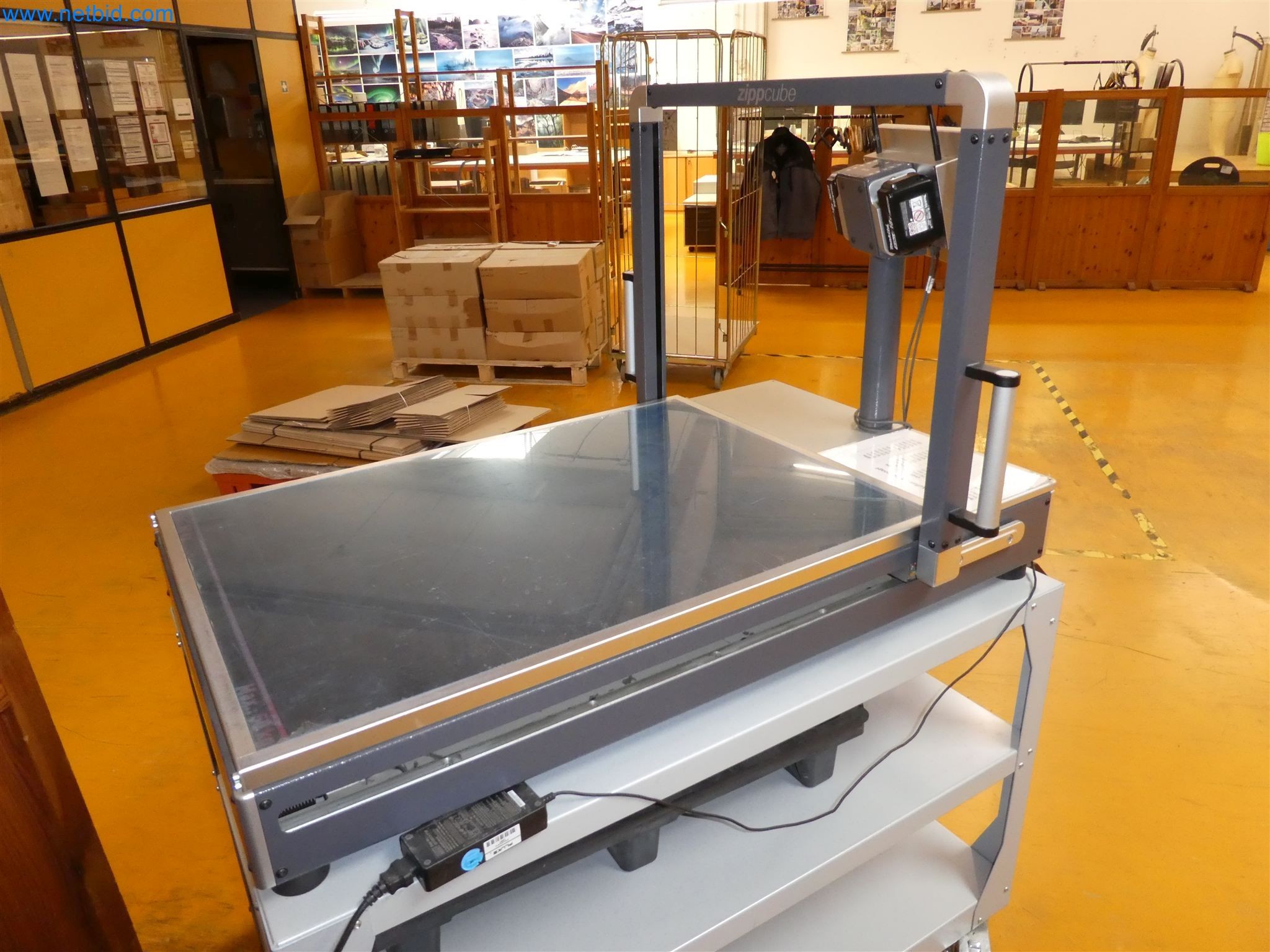 Equipamento operacional, de escritório e comercial para uma empresa de venda por correspondência em linha-5