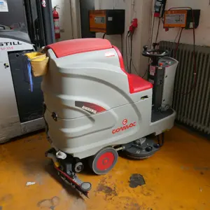 Scrubber dryer Comac Innova 75B