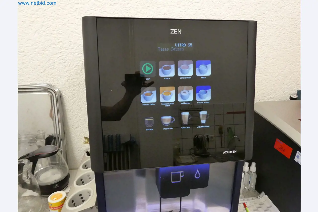 Equipement de bureau et de commerce d'une entreprise de vente par correspondance en ligne-1