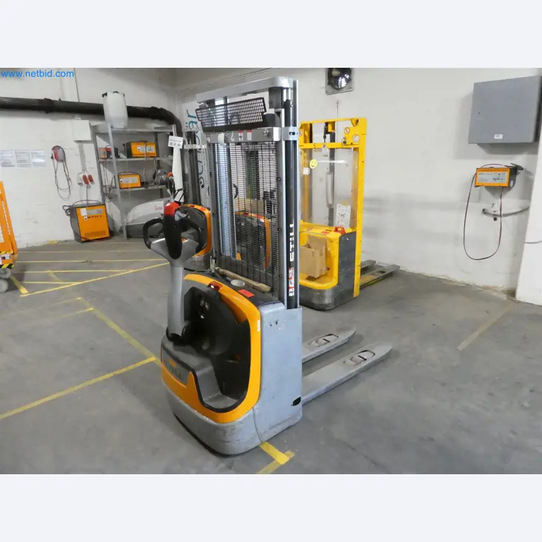 Sprzęt operacyjny, biurowy i biznesowy dla internetowej firmy wysyłkowej-1